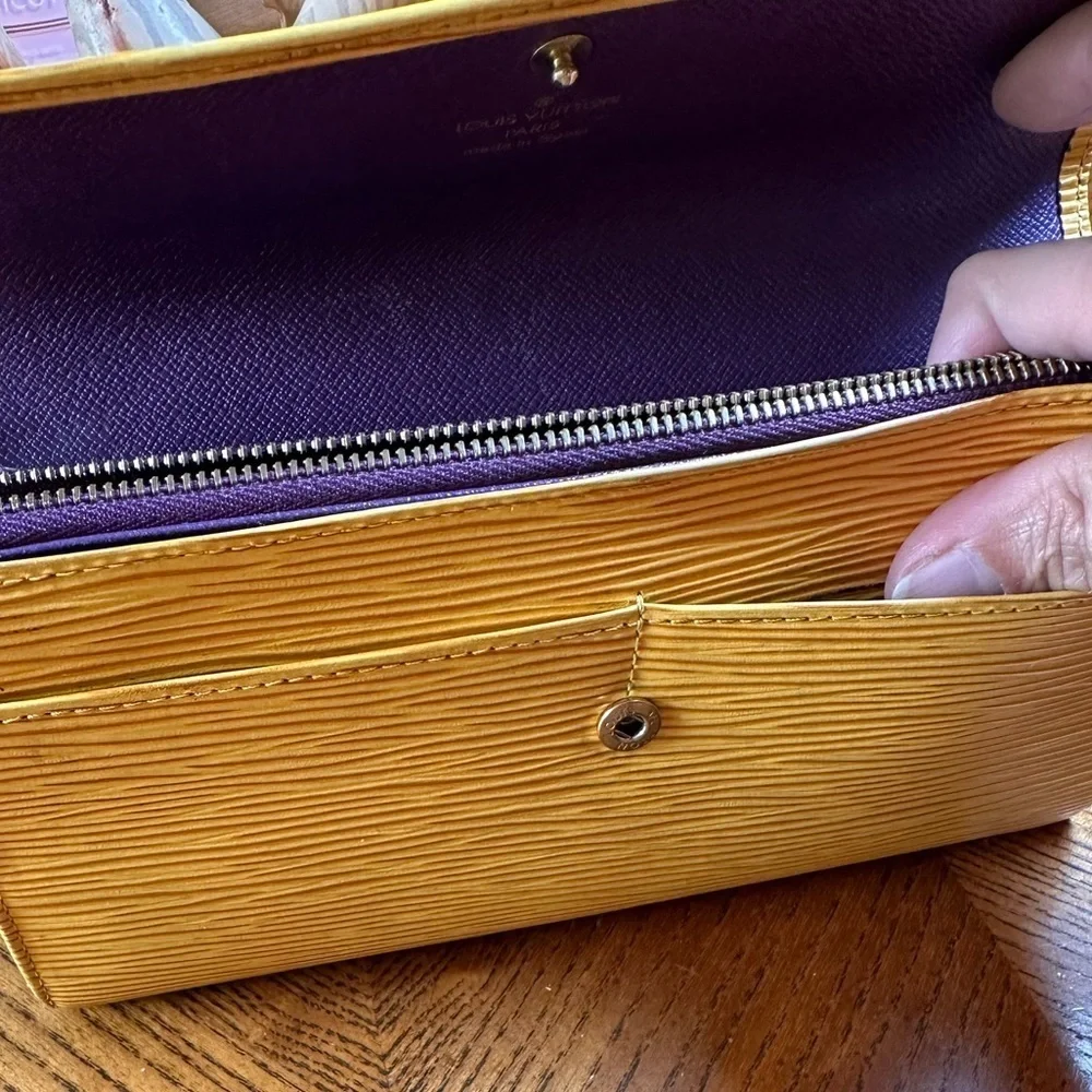 Louis Vuitton epi leather Sarah Portefeuille long wallet